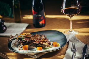 Grilled lamb chops with sauce and wine